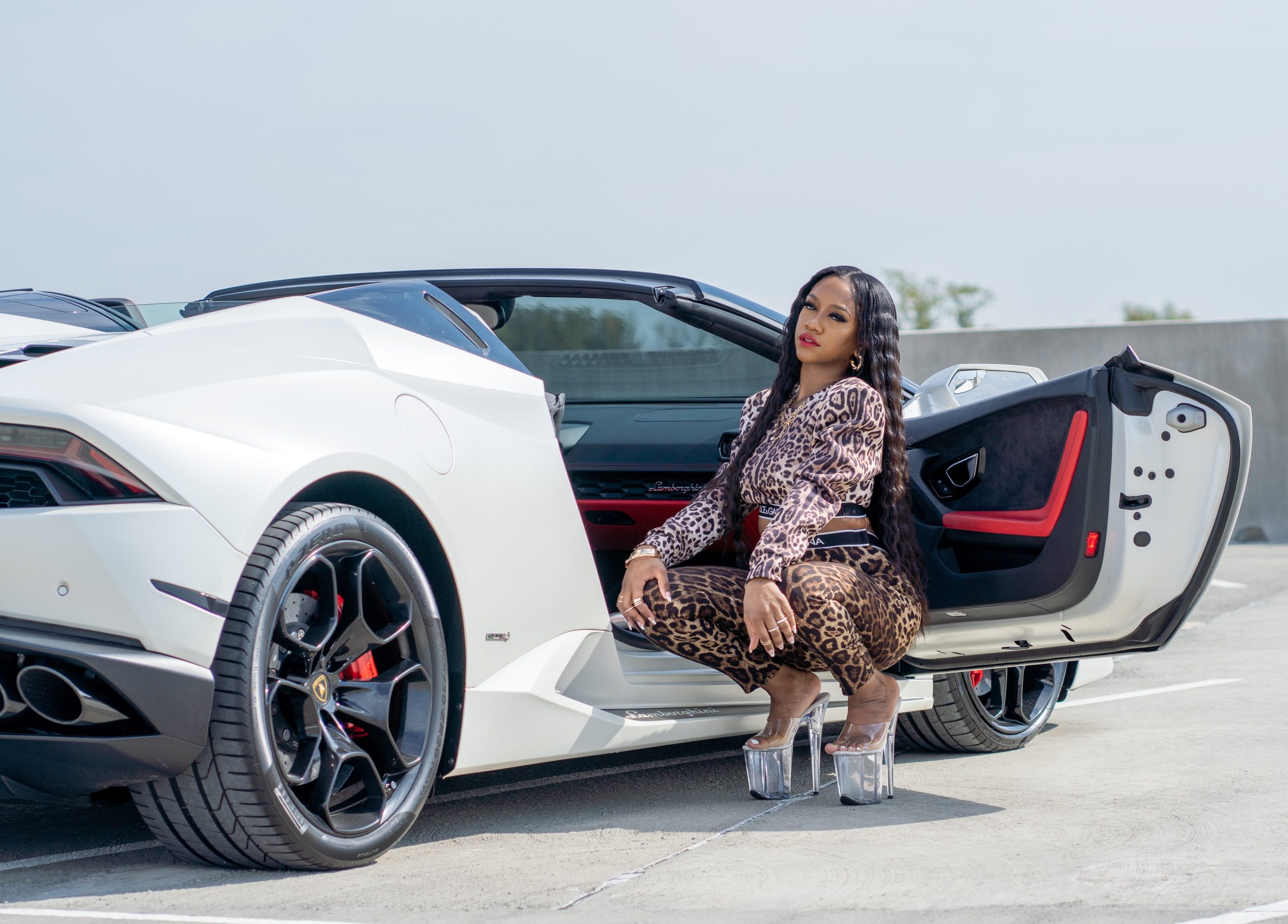 Este provocator să porți haine cu imprimeu care imită pielea sau blana animalelor, dar fii foarte atentă cum asortezi hainele animal print!