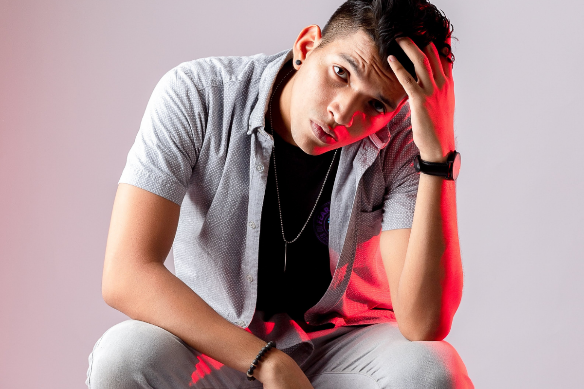 Bărbatului egoist îi place să fie înconjurat de femei frumoase, dar de mai multe, nu doar de una, așa că nu vei fi fericită.