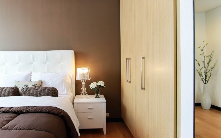 Lumină bună în apartament și costuri mici la factură. Trucuri geniale