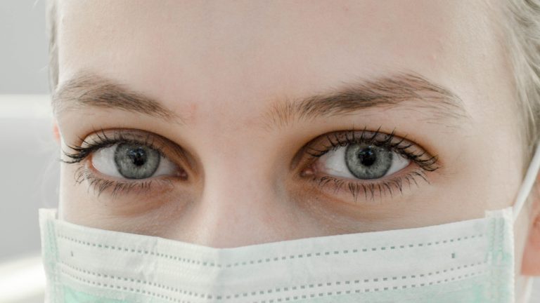 Unde trebuie să arunci măştile de protecţie folosite