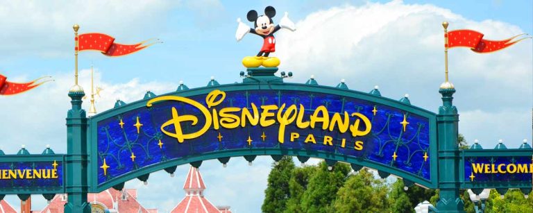 Vacanţa la Disneyland Paris. În ce perioadă este bine să mergi şi unde te poţi caza