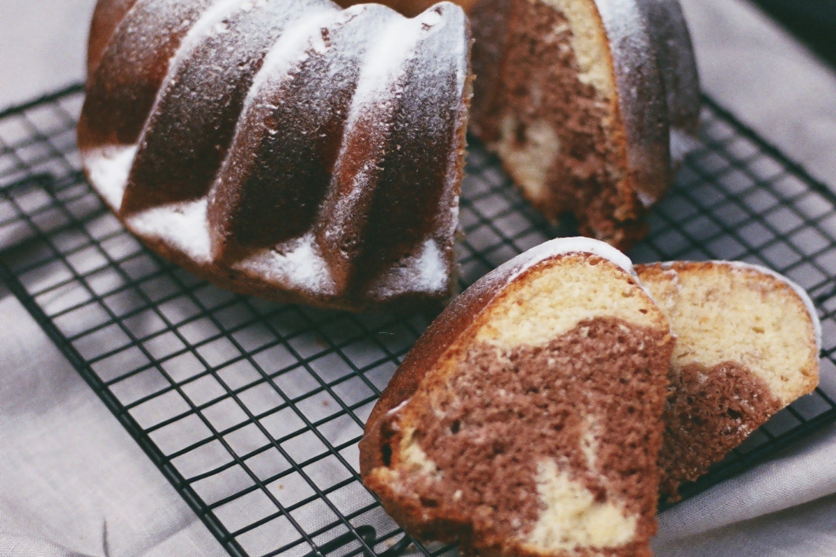 Cei ce ţin post trebuie să mănânce şi desert, iar un chec de post este ideal pentru că are puține ingrediente și este ușor de preparat.