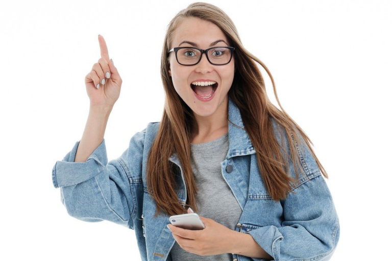 Mergi cu telefonul în baie? Pericolul uriaș la care te expui