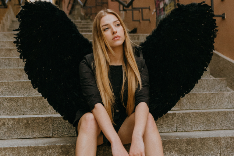 Trucuri ca să pari mai înaltă. Cum trebuie să alegi hainele dacă eşti scundă