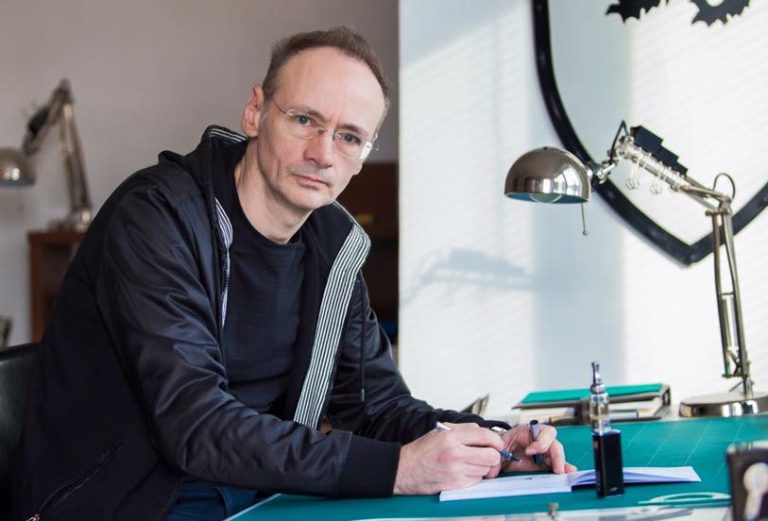 Mihai Albu: „Nu aș dărui nimănui o pereche de sandale, vedetele au destui bani, pot și cumpăra” Cum şi-a salvat afacerea de la faliment, în pandemie EXCLUSIV