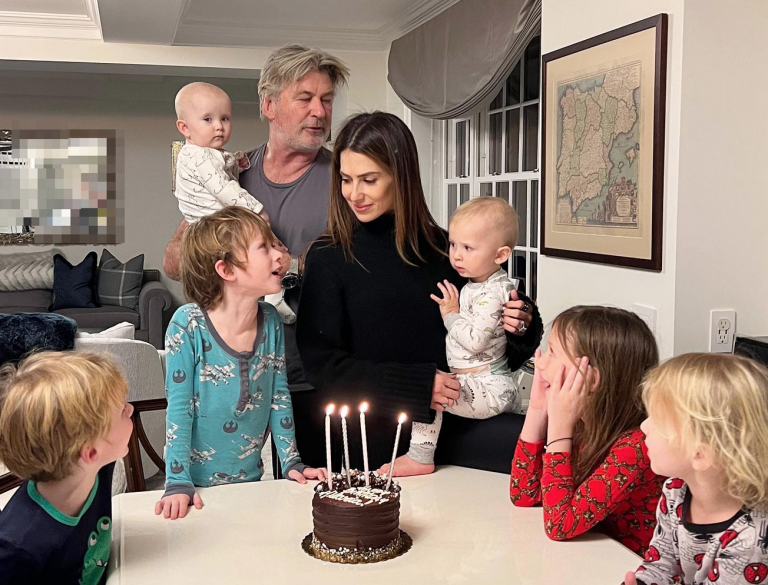 Alec Baldwin va fi tată pentru a şaptea oară: “O binecuvântare în vremuri tulburi”