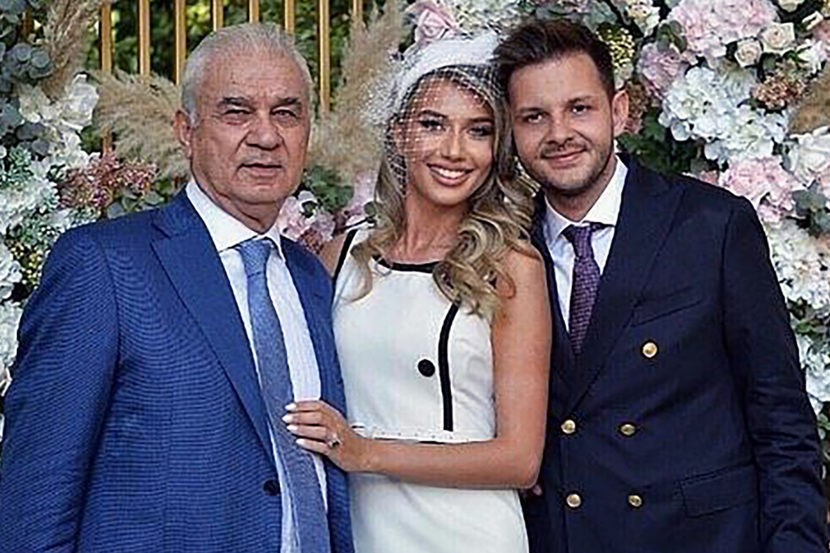 Maria, alături de Anghel Iordănescu, celebrul ei tată și de soțul ei, Teddy Măgureanu, înainte să dezvolte sindromul miresei