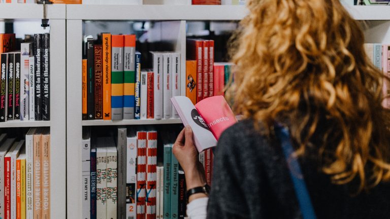 Ce citim în 2022. Top 10 cărţi pe care nu trebuie să le ratezi anul acesta