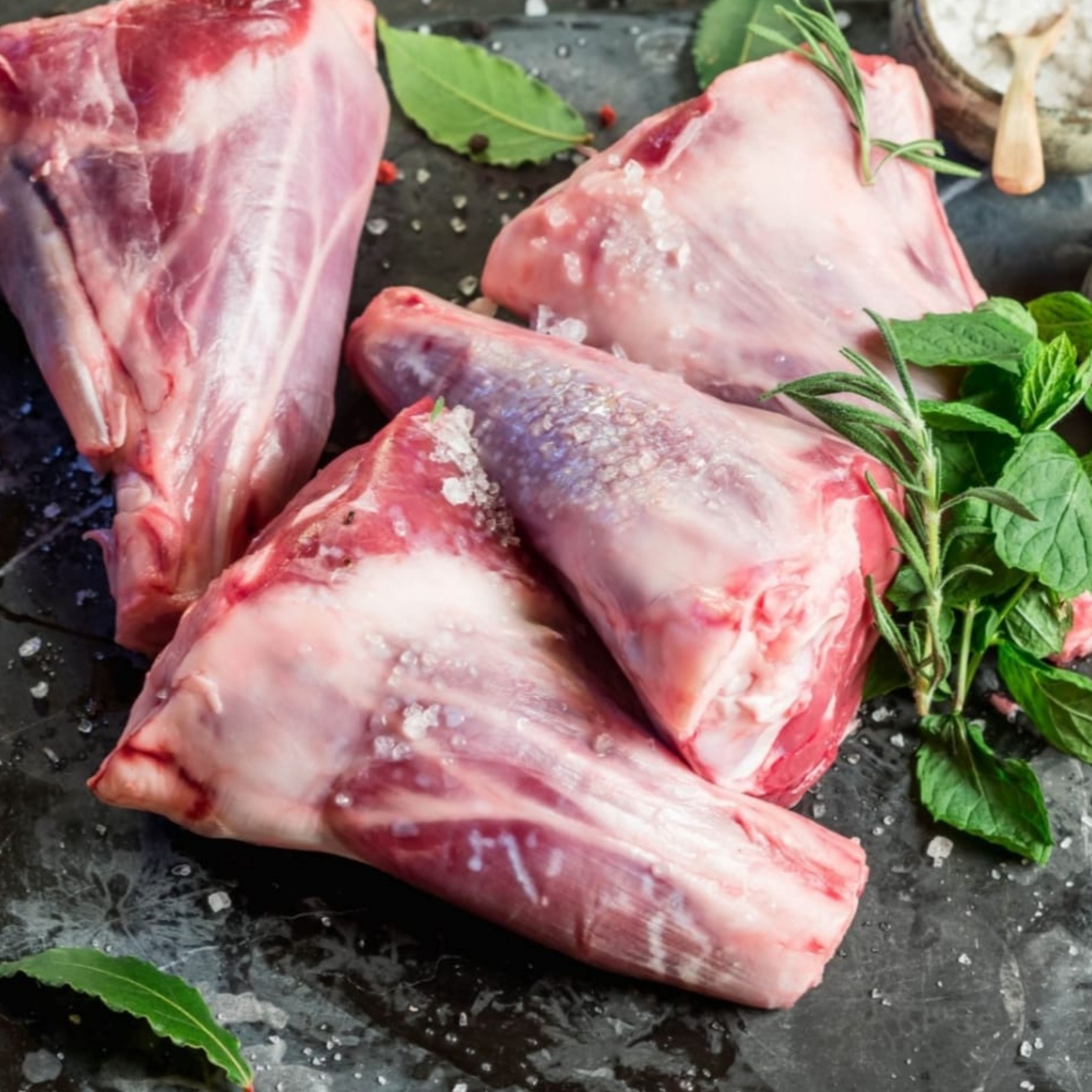 Ingredientul secret folosit de gospodine pentru a prepara carnea de miel ca să iasă fragedă şi fără miros