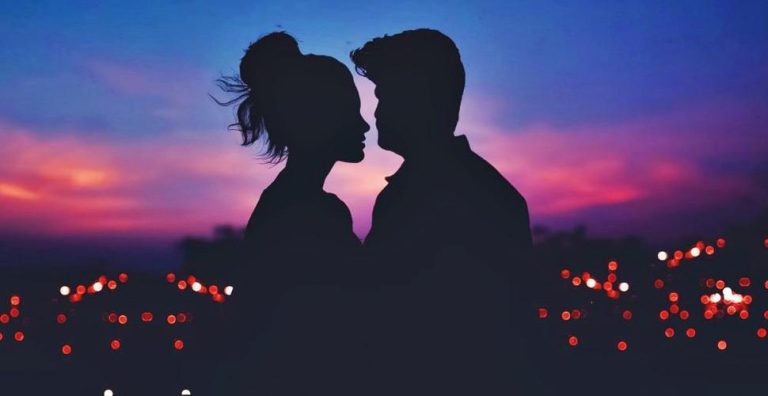 Mesaje superbe de noapte bună. Cum îți poți impresiona partenerul