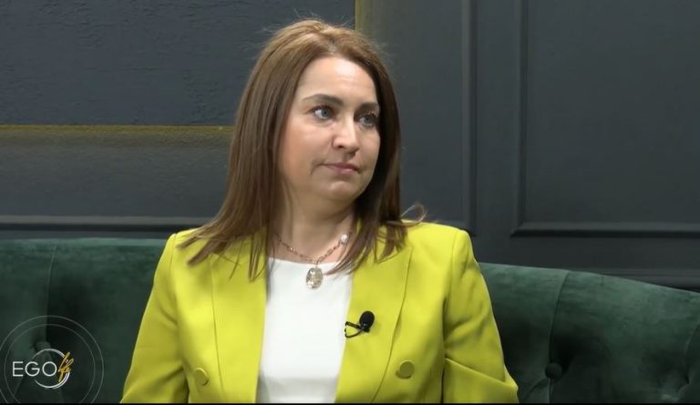 Ar trebui să ne uităm la ştiri în această perioadă? Psiholog Bianca Pescaru despre cum să ne informăm fără să fim afectaţi emoţional