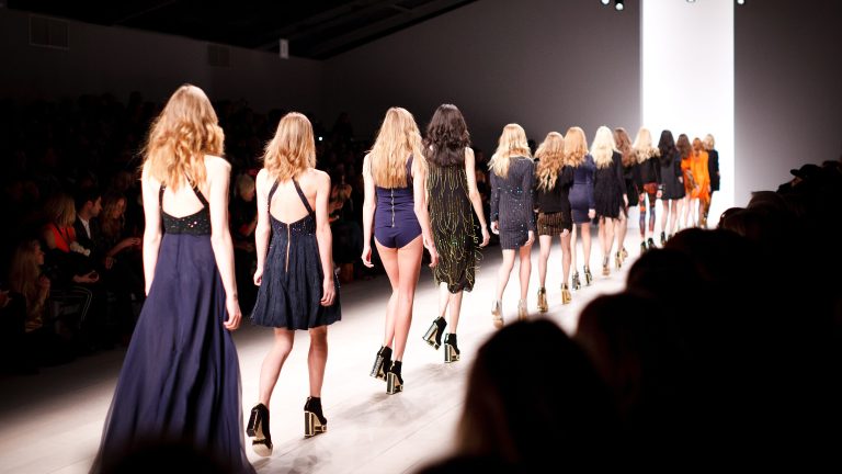 Săptămâna Modei la Paris 2022. Propuneri inedite şi extravagante ale marilor designeri în acest an