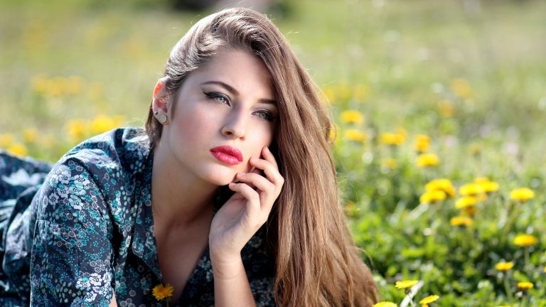 Secretul unui păr sănătos. Cum poți face acasă un stimulent pentru creșterea părului, din ingrediente naturale