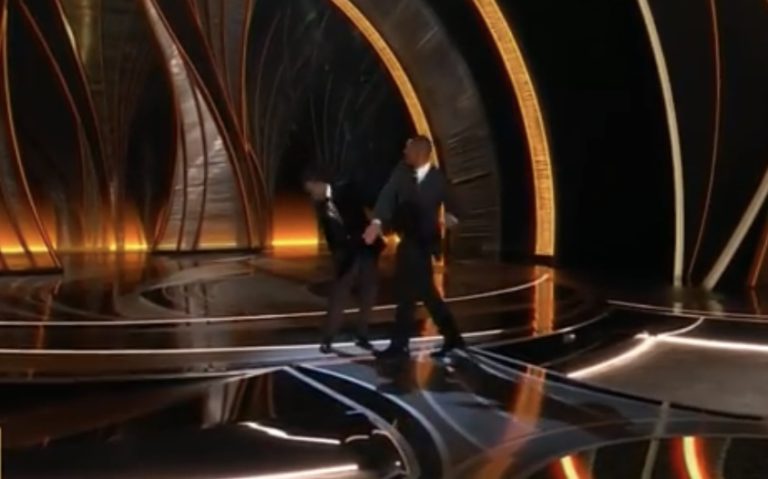 Will Smith – derapaj uriaș la Premiile Oscar 2022. Actorul s-a enervat la culme și l-a pălmuit pe comediantul Chris Rock