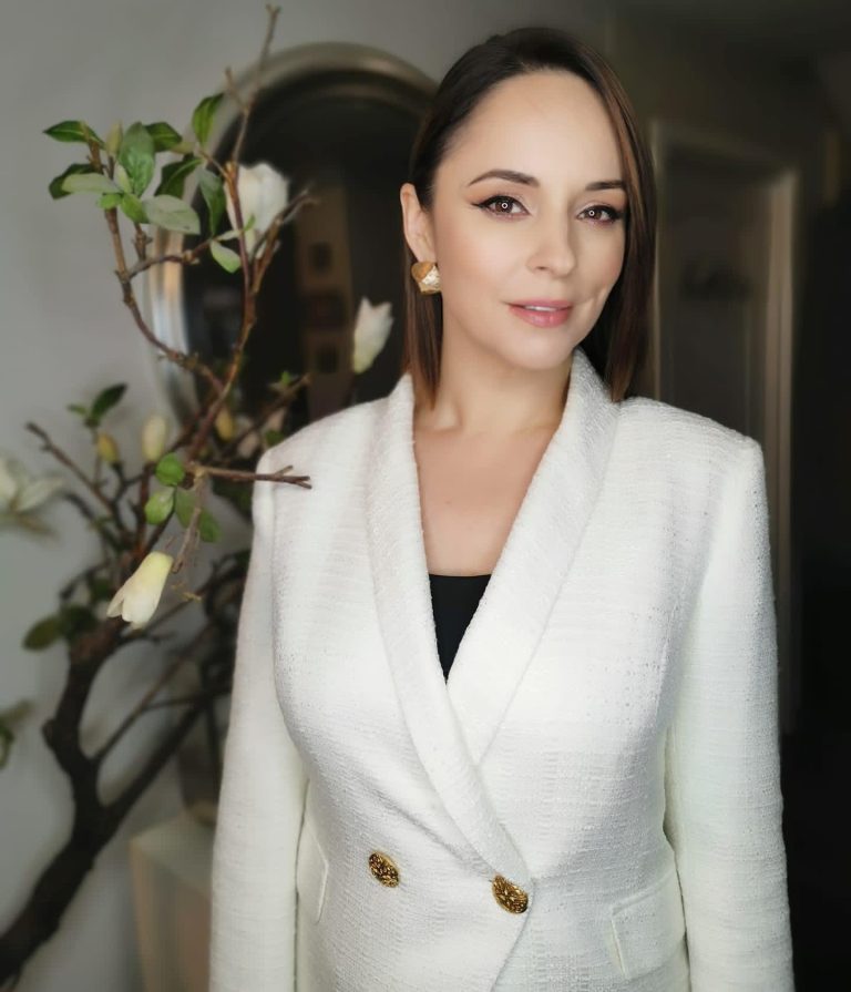 Cum a reuşit Andreea Marin să treacă peste cele mai grele momente din viaţă: „A trebuit să mă ridic din genunchi și să merg mai departe” EXCLUSIV