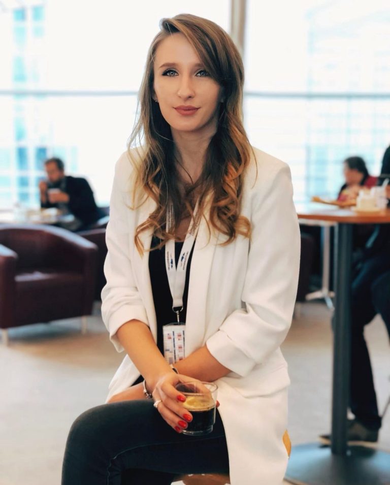 Avocat Mălina Bucur: „Femeile sunt mai mult decât potrivite pentru această profesie. Pe lângă cunoștințe juridice, e nevoie de empatie și răbdare. Oamenii vin la avocați ca la doctori” EXCLUSIV