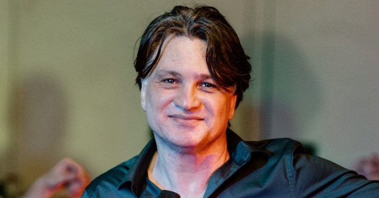 Mihai Onilă de la AXXA s-a sfătuit cu fiica-înger, înainte de a se recăsători: ”Cu Ioana am căzut de acord în Astral”. Cine este şi cum arată actuala soţie a artistului EXCLUSIV