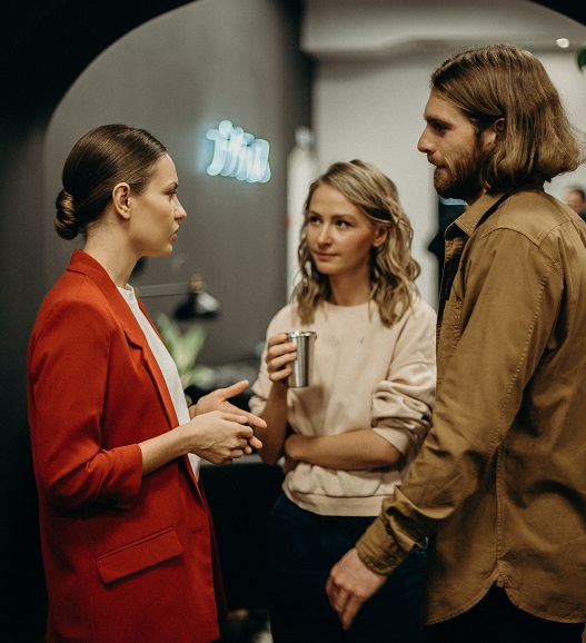 Sunt îndrăgostită de soțul surorii mele. Îl iubesc, nu îmi pot controla sentimentele