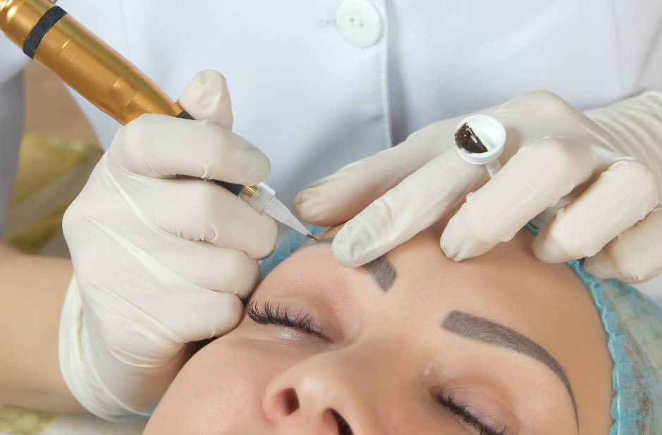 Diferența între micropigmentare și microblading