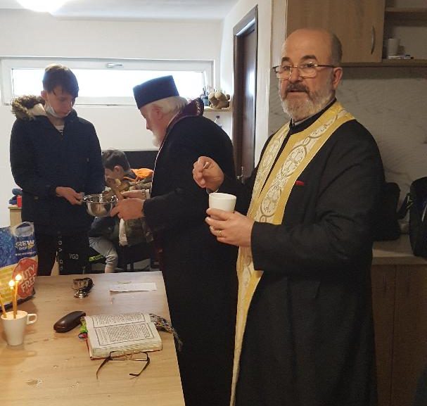 Totul despre Postul Paștelui. Părintele Mirea Vîrtejanu, alături de familia cu 7 copii. El i-a ajutat pe micuți să trăiască în condiții omenești