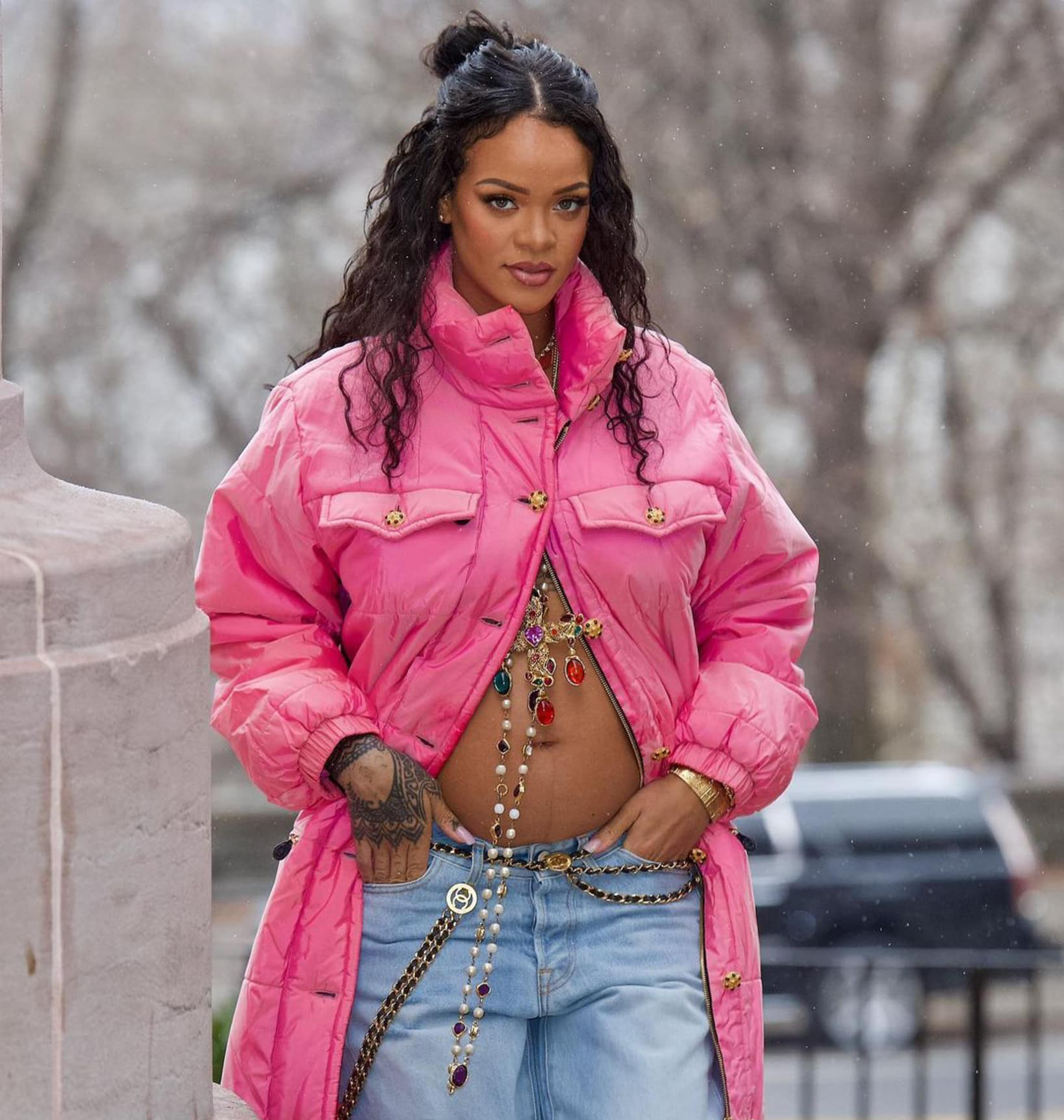 Rihanna reinventează stilul vestimentar în timpul sarcinii