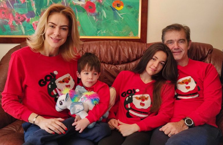 Roxana Ciuhulescu, despre problemele de sănătate ale fiicei sale: „Plângea că o dor coastele. Coloana ei s-a deformat din cauza posturii incorecte” EXCLUSIV