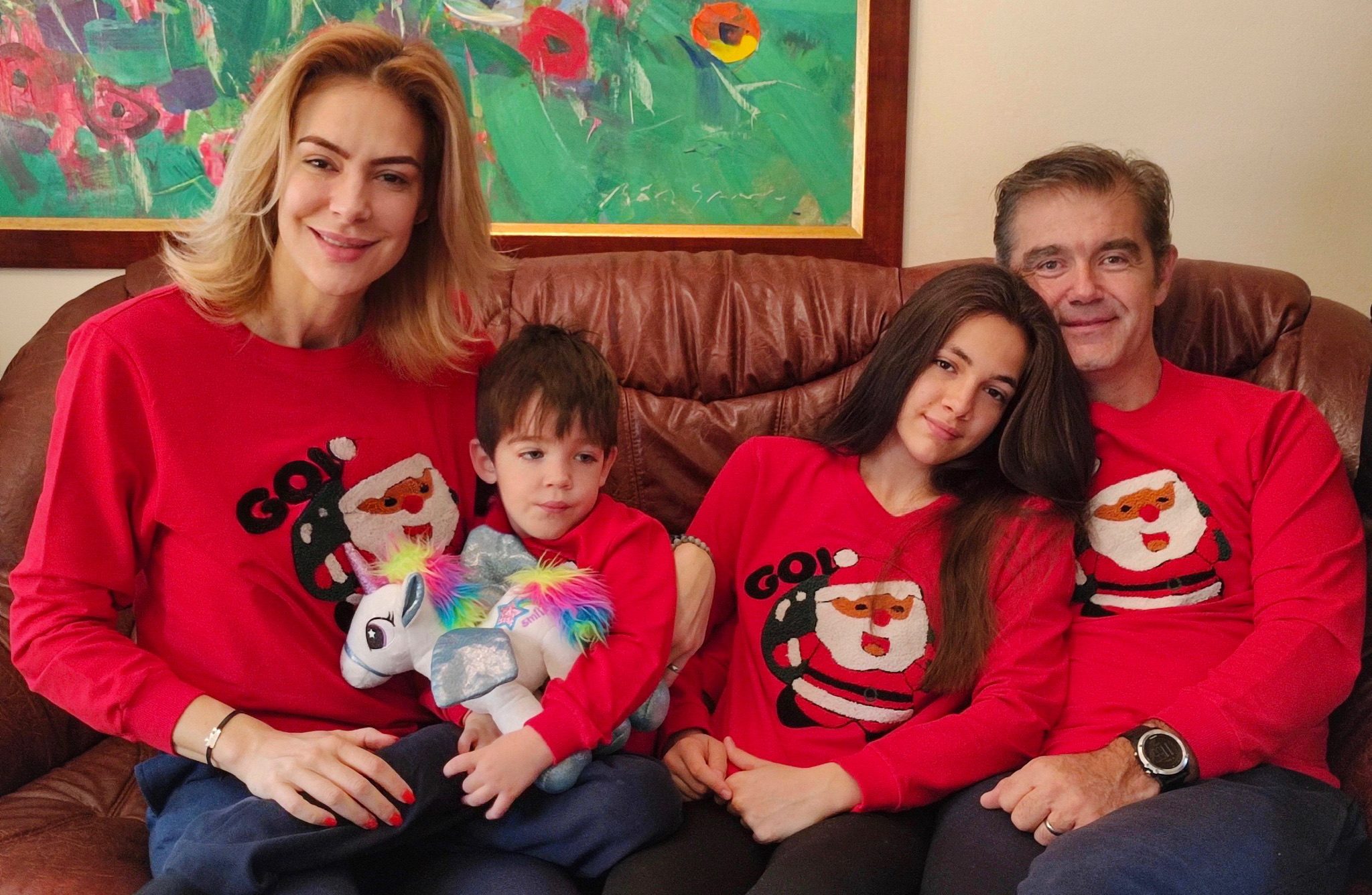 Roxana Ciuhulescu alături de soț și de cei doi copii