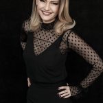 Dana RăzboiuDana Războiu organizează competiții de robotică