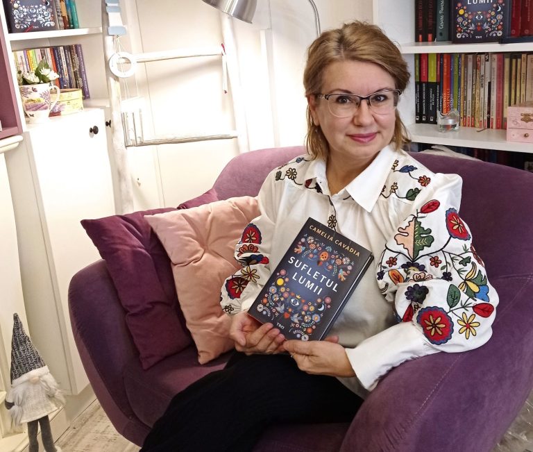 Scriitoarea de succes Camelia Cavadia e încrezătoare că noua generație va începe să îndrăgească cititul. „Important este să nu transformăm lectura și cititul într-o obligație”