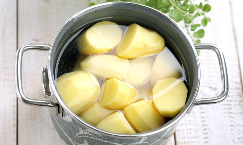 Cât timp se fierb cartofii pentru piure
