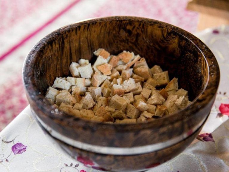 Câte zile se ia anafura. Ce faci cu ea dacă se usucă sau se mucegăieşte