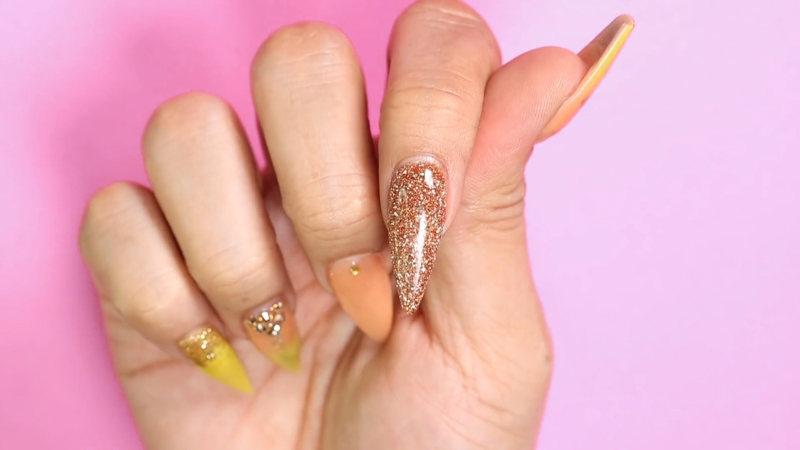 Ce înseamnă manichiură semipermanentă cu apex