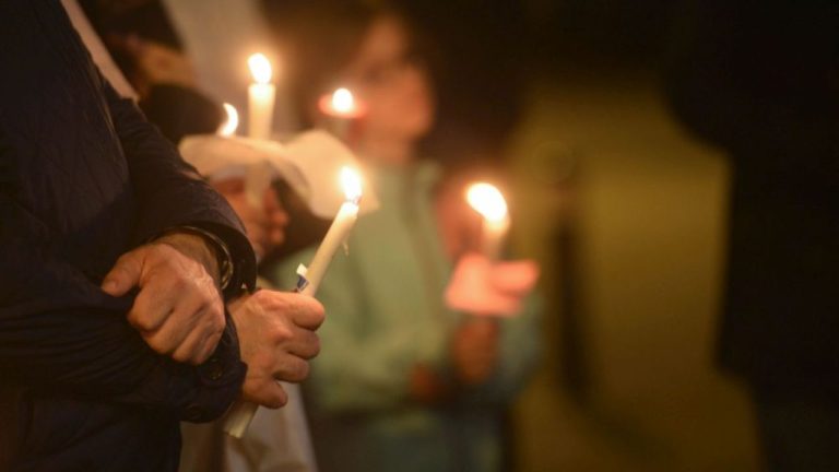 Ce se întâmplă cu sufletele persoanelor care mor în Săptămâna Luminată. Slujbele făcute de preoţi sunt şi ele diferite