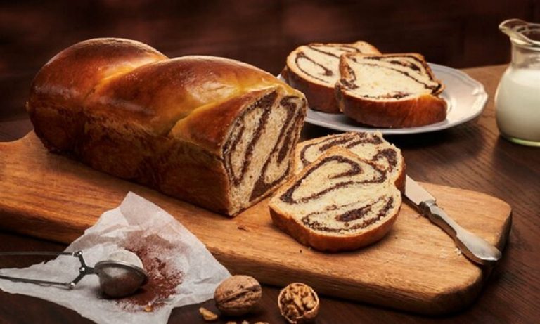 La ce temperatură se coace cozonacul. Cum îţi dai seama dacă este crud