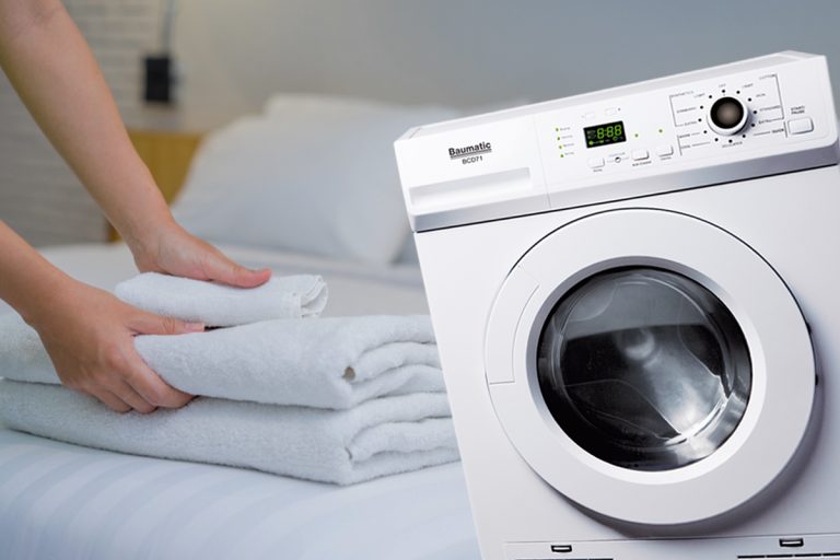 La ce temperatură se spală perdelele. Ce trebuie să pui în maşina de spălat ca să iasă imaculate