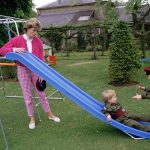 Pantalonii preferaţi ai Prinţesei Diana sunt din nou la modă