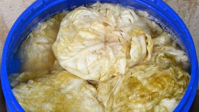 Cum elimini mirosul de varză murată din butoi. Trucuri utile pentru toate gospodinele