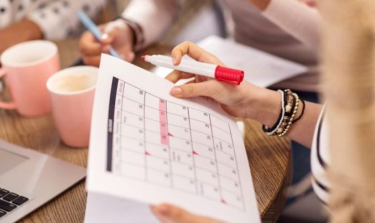 Zile libere Paşte 2022. Angajaţii români se vor bucura de o minivacanţă