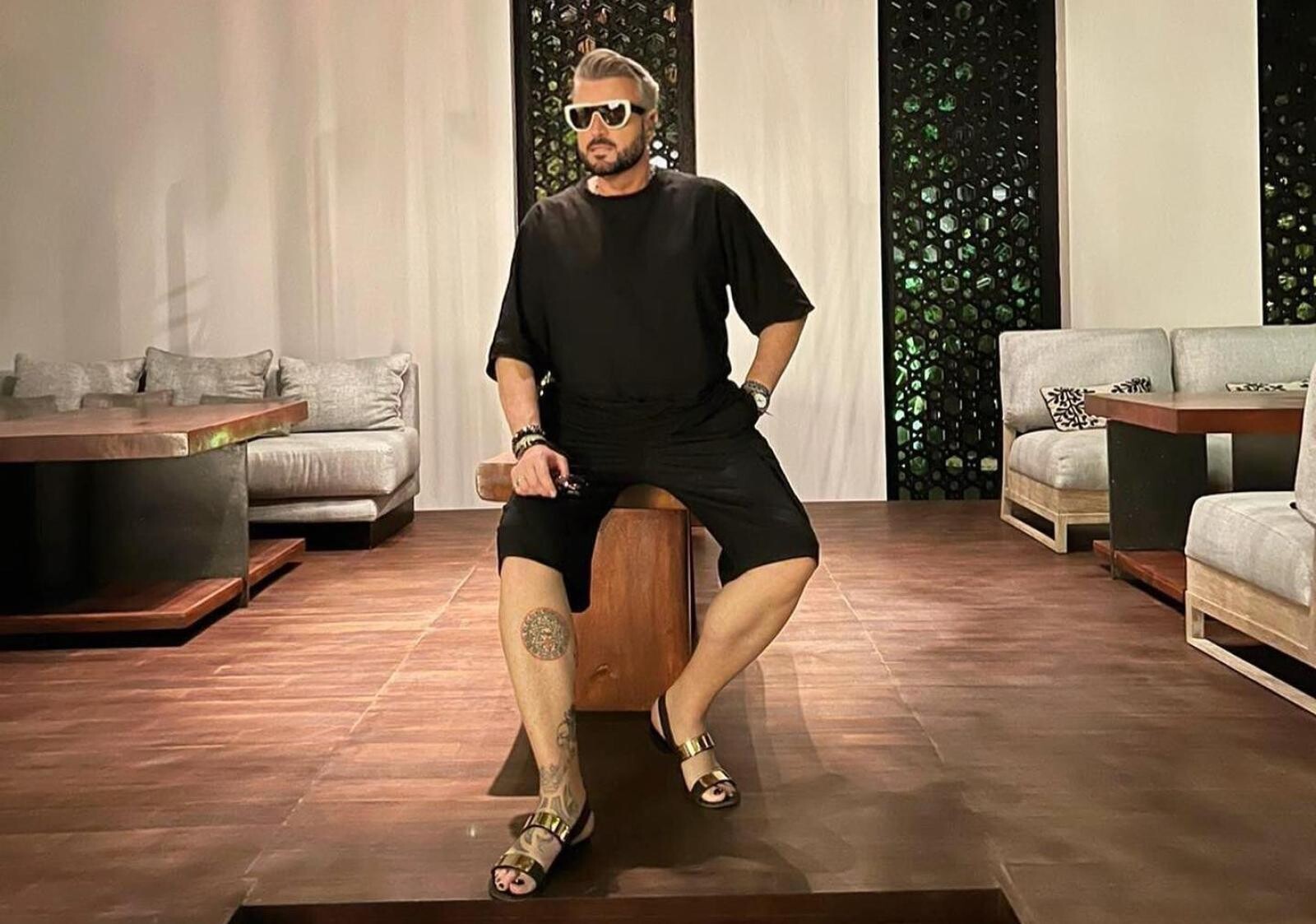 De ce sii face Catalin Botezatu unghiile negre