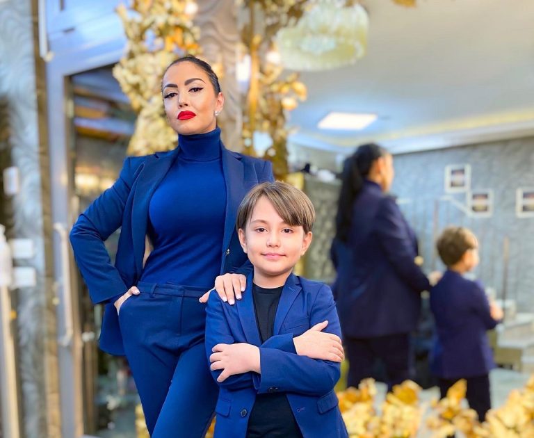 Andreea Mantea este o mamă exigentă: ”Nu sunt de acord cu parentingul de acum, că nu trebuie să îți cerți copilul. Eu prefer așa, cu papucul și cu mătura” EXCLUSIV