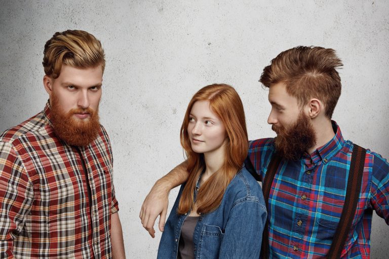 M-am îndrăgostit de cumnatul meu. Și el are sentimente pentru mine, dar vrea să-i fiu doar amantă