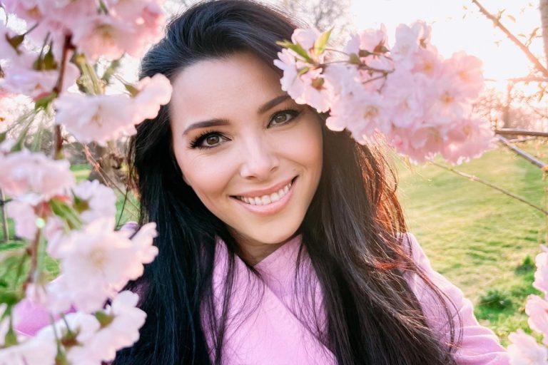 Trucul folosit de Corina Caragea ca să nu se îngraşe de Paşte. Secretul prezentatoarei TV pentru o siluetă perfectă după sărbători EXCLUSIV