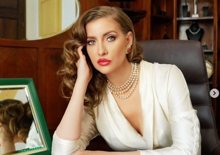 Iulia Albu, scrisoare emoţionantă pentru fiica ei: “Tu, draga mamei, trebuie sa ții mereu capul sus”