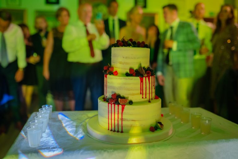 Tendințe decor nuntă 2022. Mădălina Oancea, wedding planner: „Se caută cadrul natural, designul minimalist” EXCLUSIV