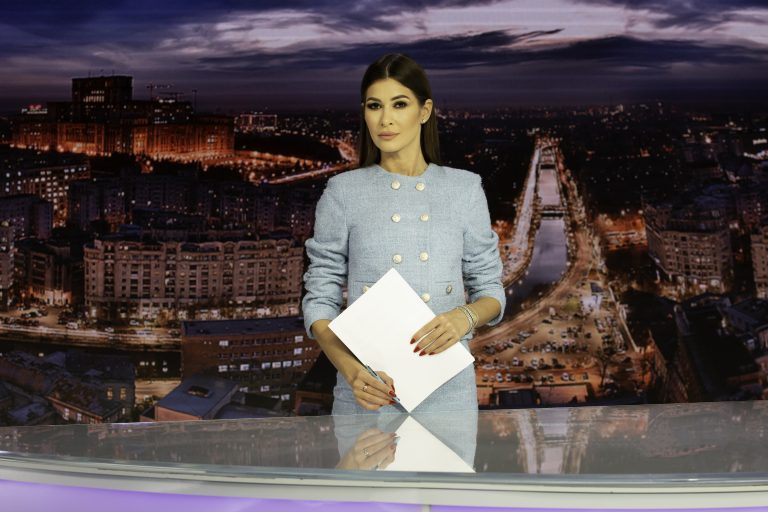 Cristina Dorobanțu, despre prima zi la pupitrul știrilor. „Am căzut și îmi adunam pantofii de pe jos în timp ce auzeam în cască numărătoarea inversă” EXCLUSIV