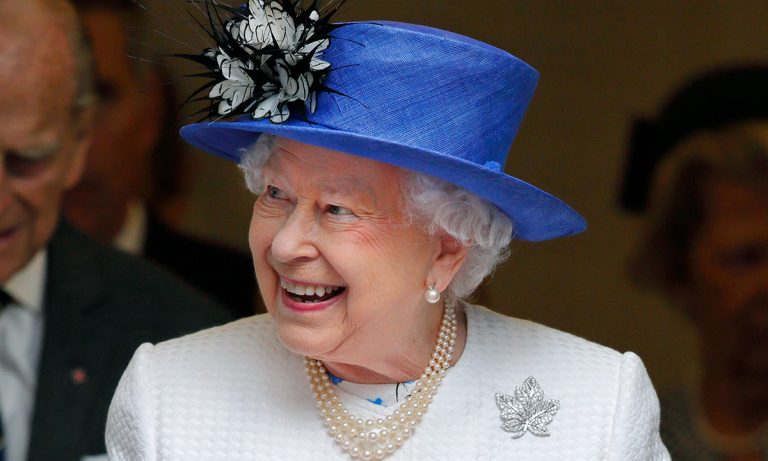 Regina Elisabeta este pasionată de broşe. Valoarea uriaşă a colecţiei pe care o deţine