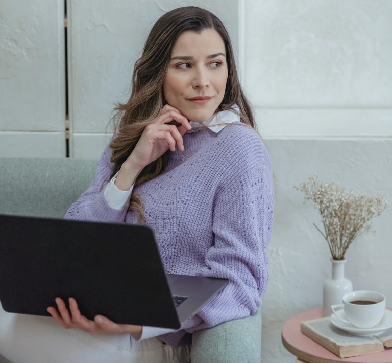 Am cunoscut un bărbat pe internet, dar după un an de relație am aflat că este fratele meu vitreg