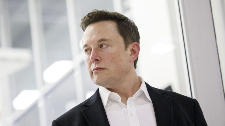 Prima reacție a miliardarului Elon Musk în scandalul hărțuirii unei însoțitoare de zbor: “Am o provocare pentru această mincinoasă”