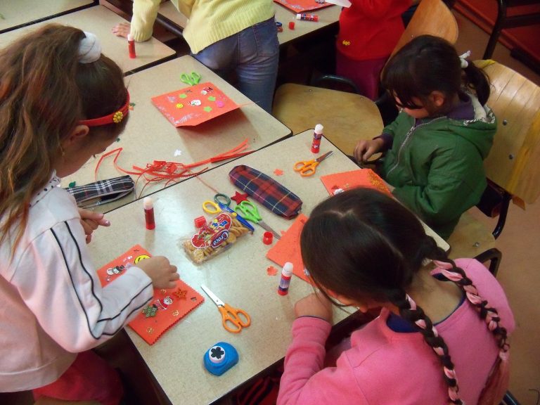 Alocaţii mai mari pentru copiii din centrele de plasament. Câţi bani vor primi lunar