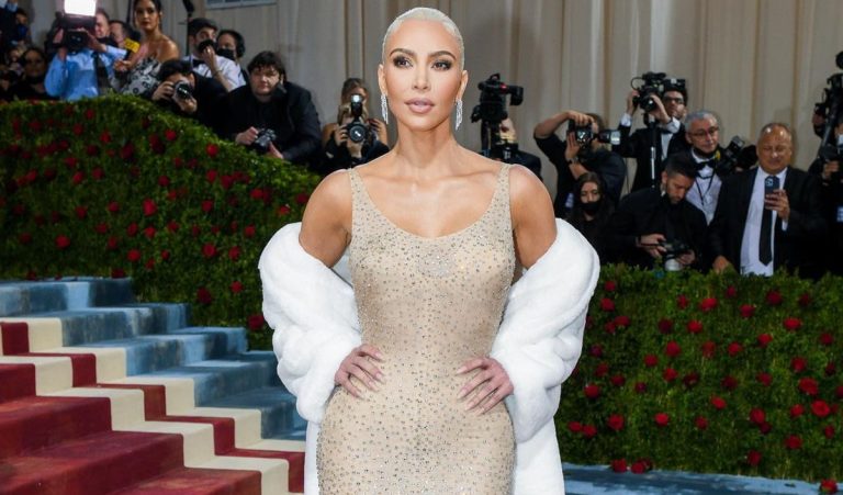 Kim Kardashian a slăbit în timp-record ca să poarte rochia lui Marilyn Monroe. Ce dietă a ţinut